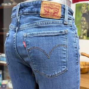 Levi’s Skinny Jeans Medium Wash Stretch Denim Women’s Size 27